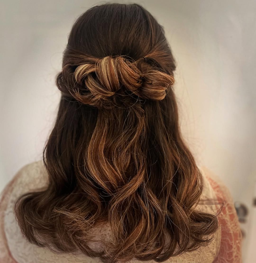مدل مو Half-Updo